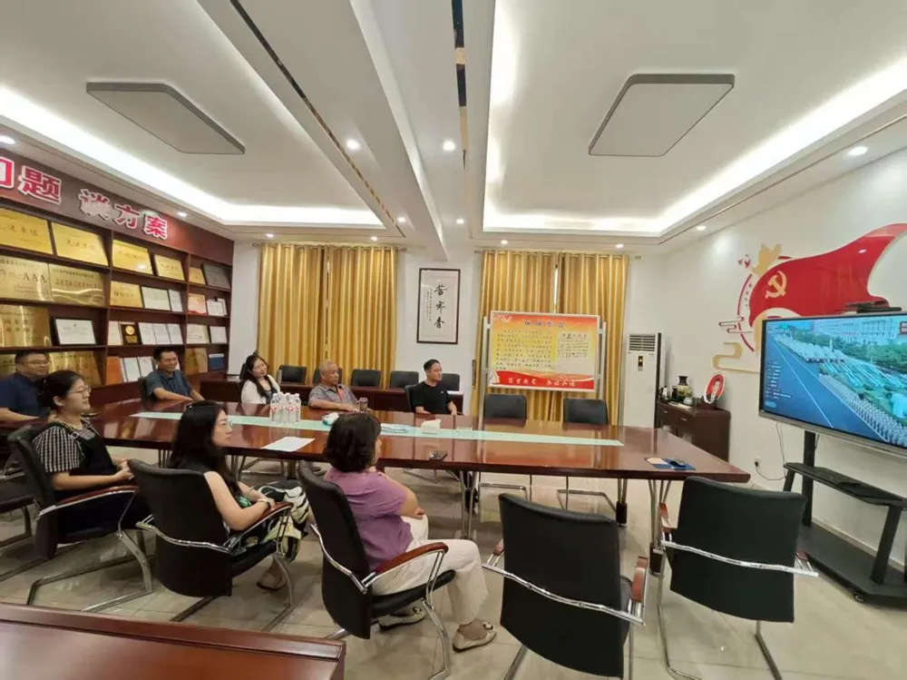 Отдавая дань уважения славе великой державы и концентрируя мощь прогресса 1 (4)